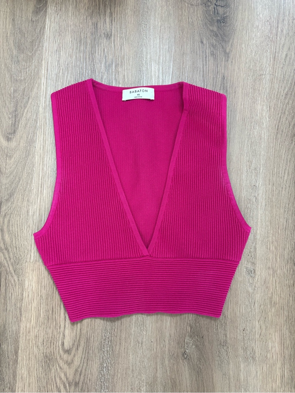 Aritzia Babaton Magenta Ribbed V-Neck Crop Tank XS